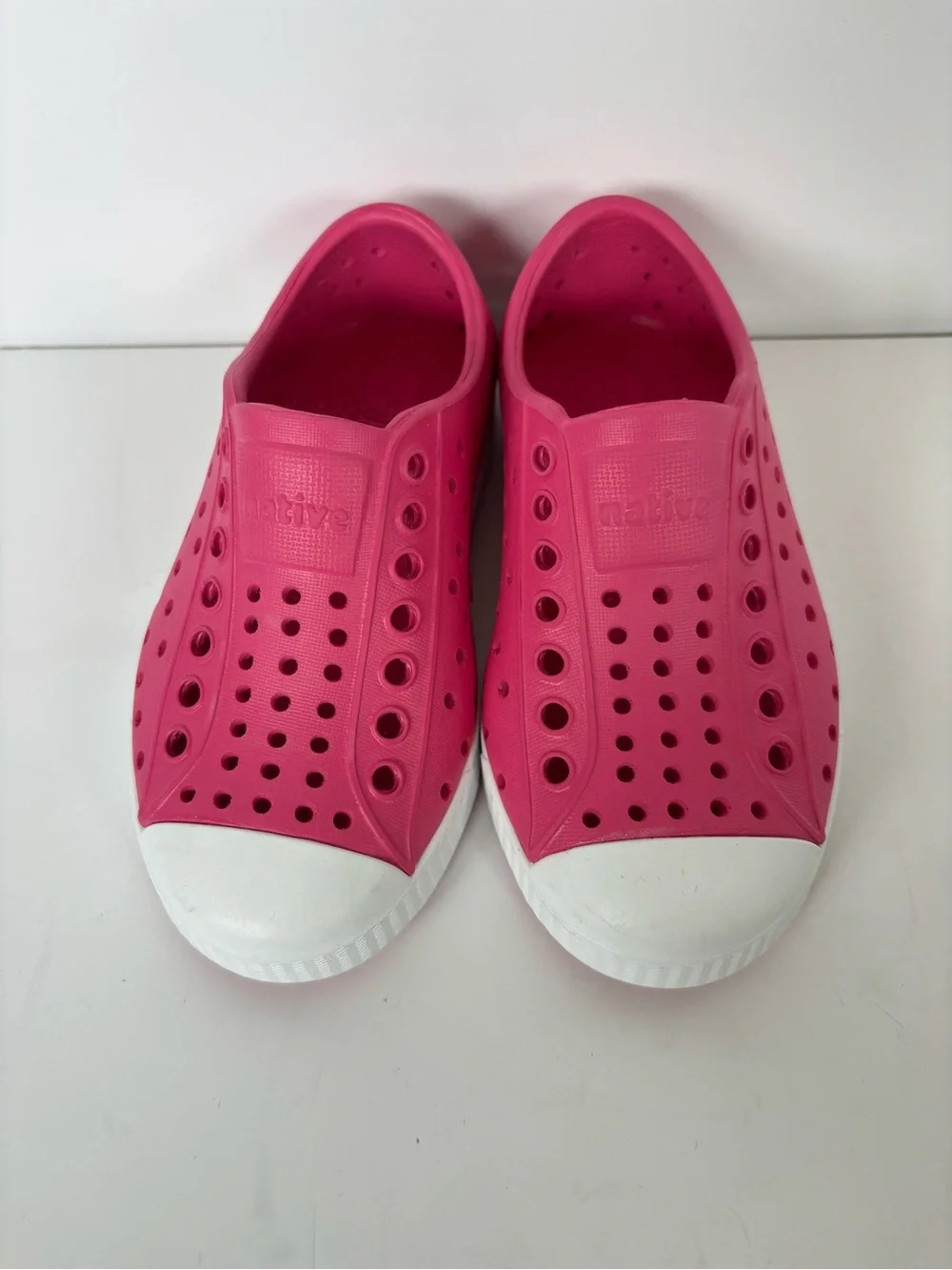 Native Kids Jefferson Pink Slip-On Water Friendly Sneakers size 8